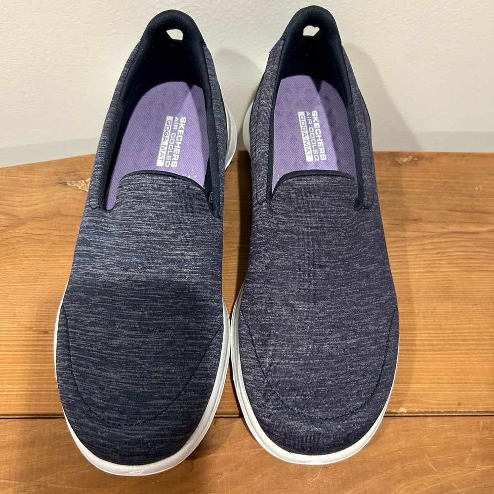 Skechers goga mat slip on tennis shoes size 7